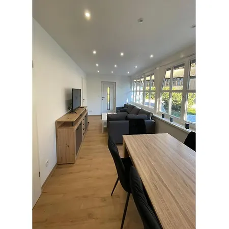 Moderne Mit Terrasse, Apartment